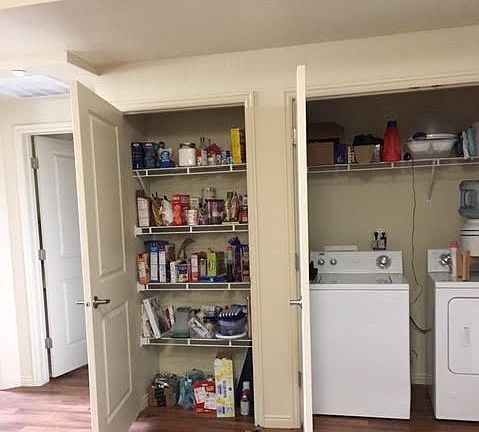 Pantry & laundry w/ full size w&d
