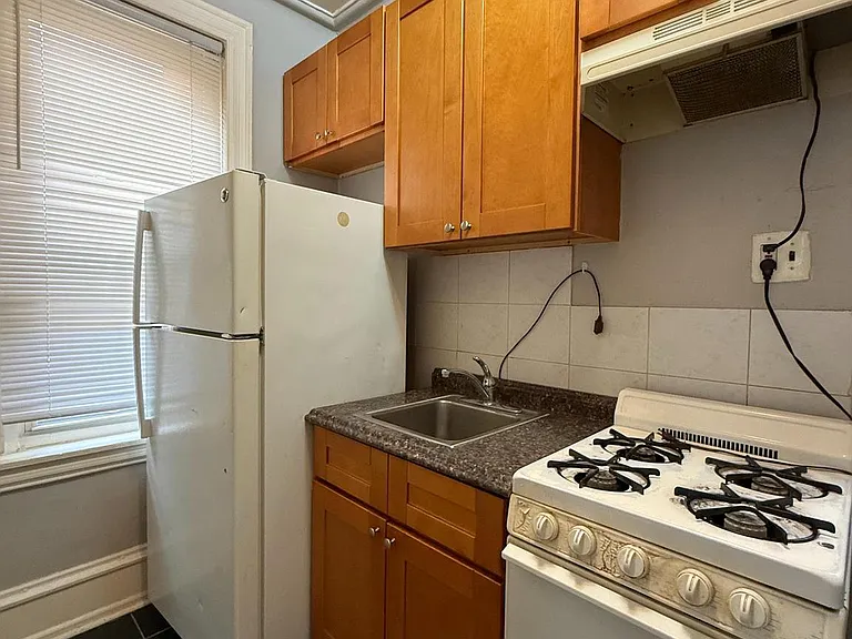 3258 N Park Ave #2F — Photo 4