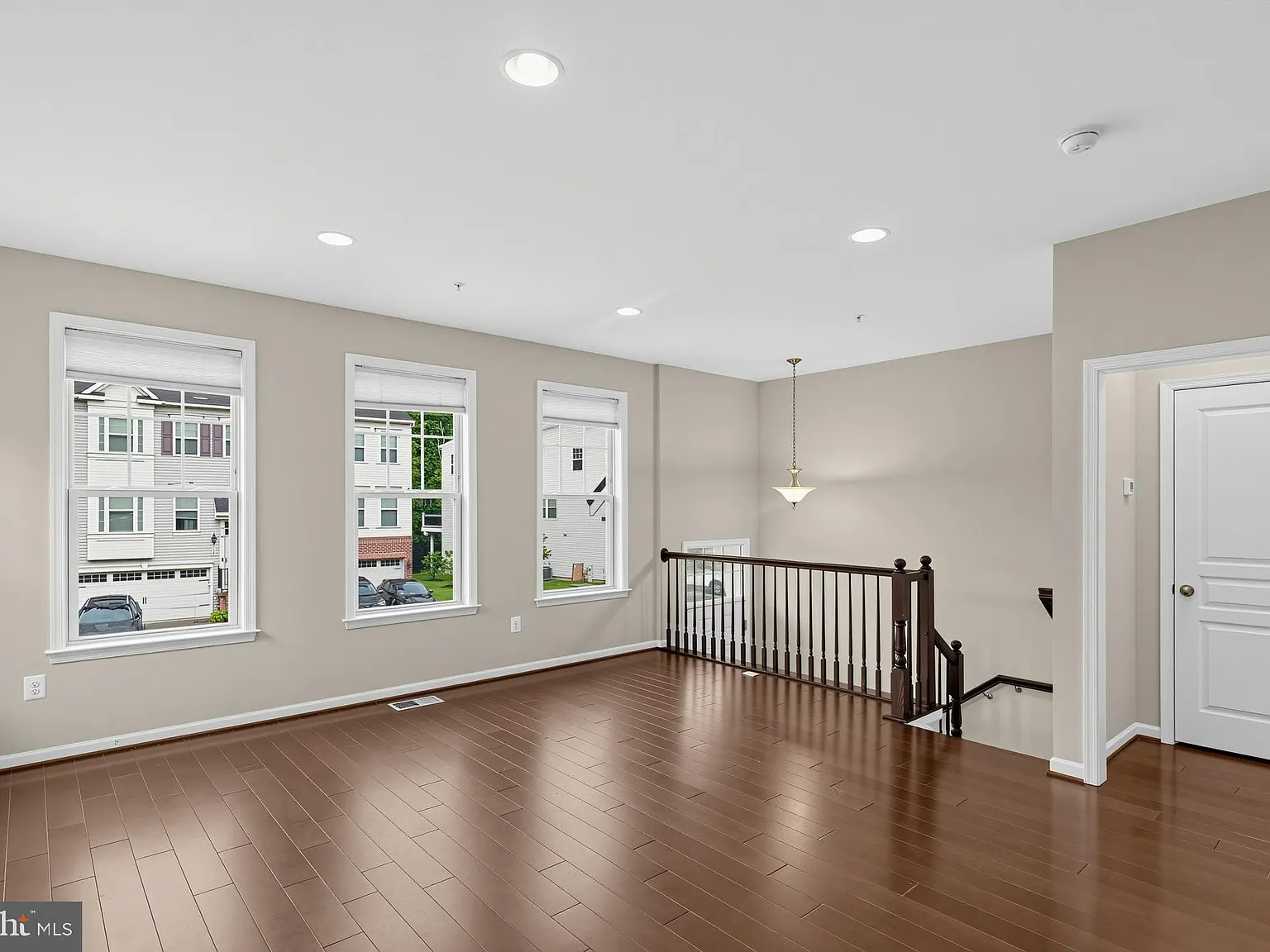 3 bed, 3.5 bath, 2195 sqft, $3,100 — Photo 3