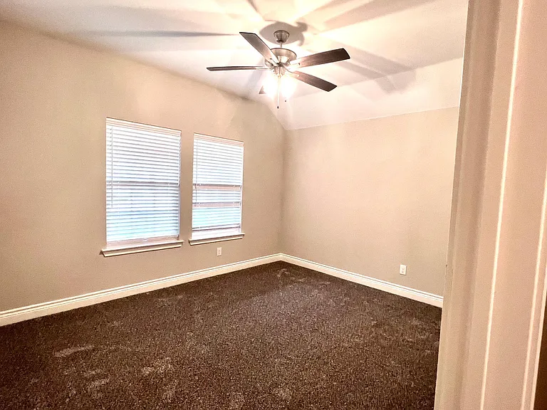 802 Tippit Ln — Photo 7