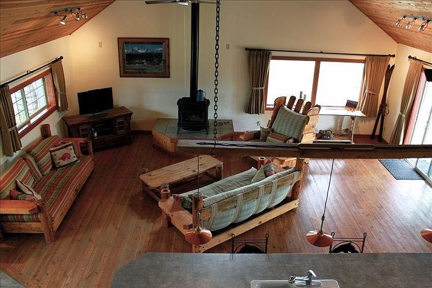 1st image of 28 River Dr