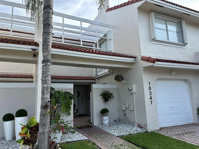 10247 NW 51st Ter #10247 — Photo 2