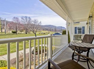 5 Lukes Way, Easthampton, MA 01027