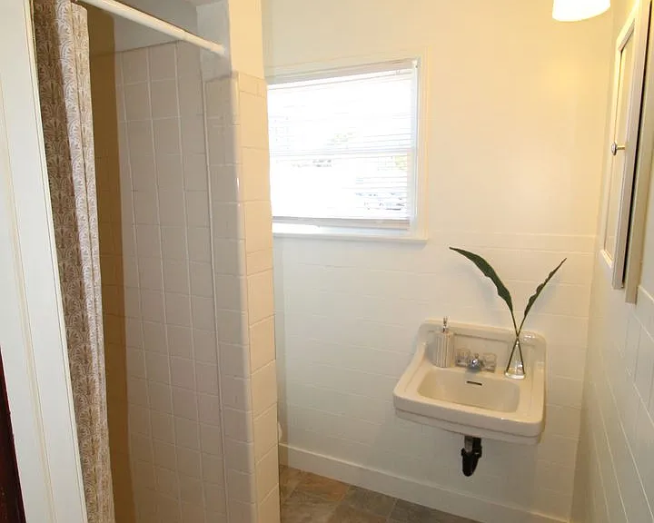 Charming Midtown Ventura Home- 3 Bedroom + 1.75 Bath — Photo 38
