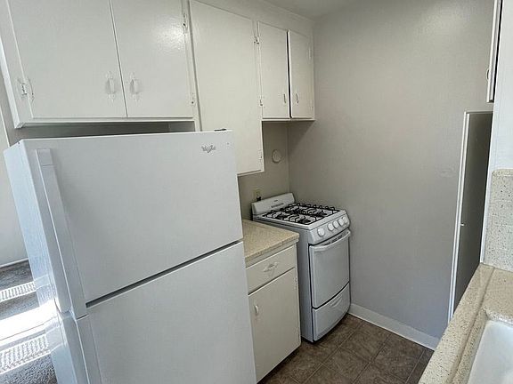 3rd image of 121 N 8th St #6