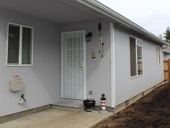 3rd image of 948 Lanai St SE