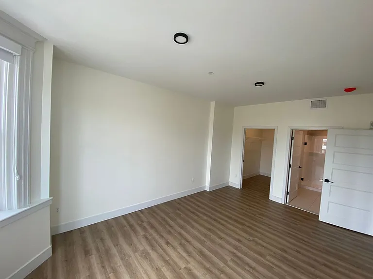 One Park Apartments — Photo 116
