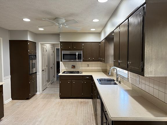 4th image of 5065 Green Oak Dr SW