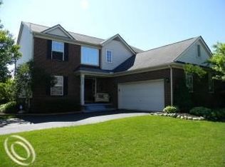 5766 Bingham Dr, Commerce Township, MI