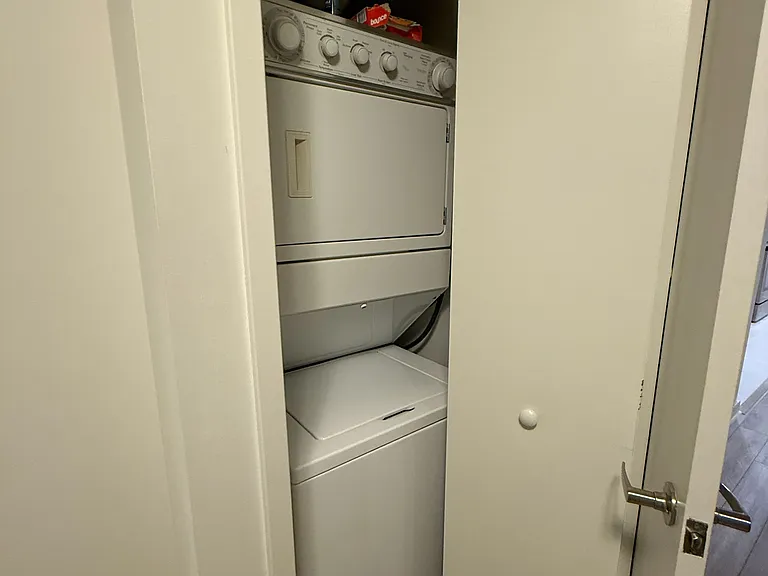 492 King St E — Photo 11