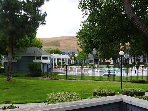 2nd image of 625 Alder Ln