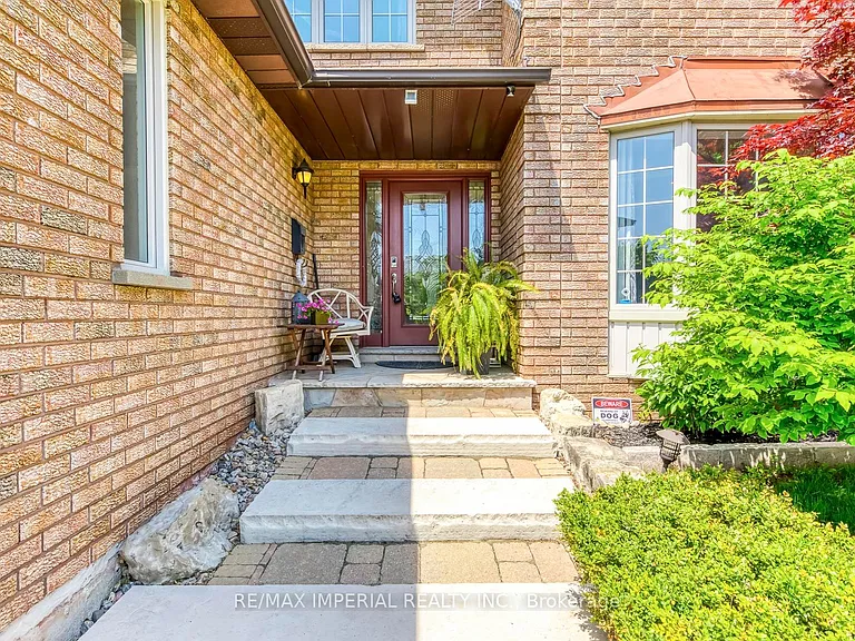 1511 Greenridge Cir — Photo 3