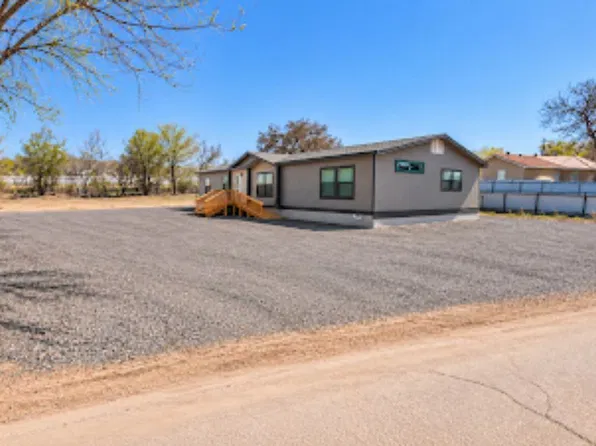 2680 Parklane Dr, Bosque Farms, NM 87068