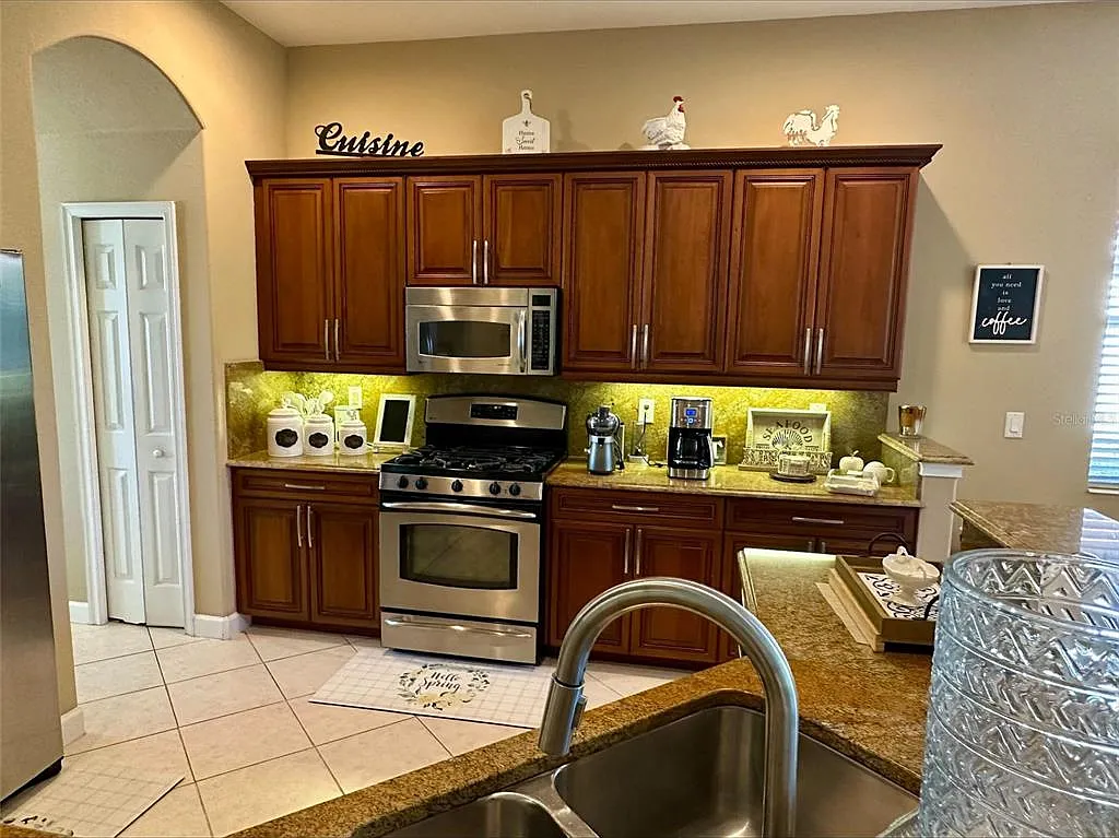 3 bed, 2.5 bath, 2395 sqft, $6,500 — Photo 4