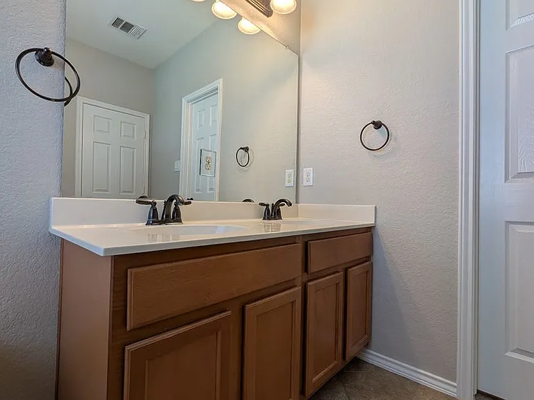 2937 Post Oak Cir — Photo 23