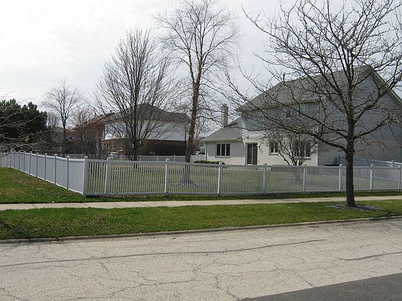 3rd image of 19311 Newport Dr
