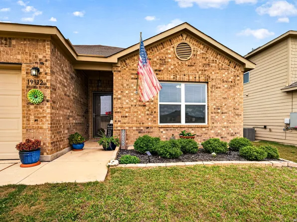 19932 DOC HOLIDAY DR, Lytle, TX 78052