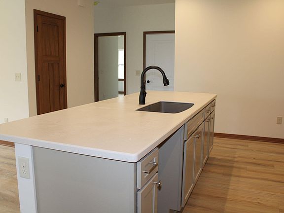 4th image of 112 Four Seasons Ln #46