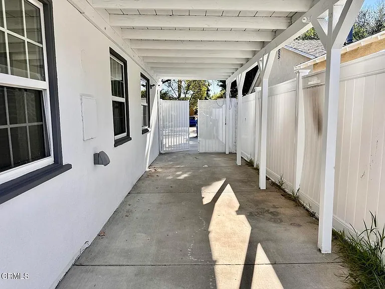 17451 Keswick St #17451 — Photo 3