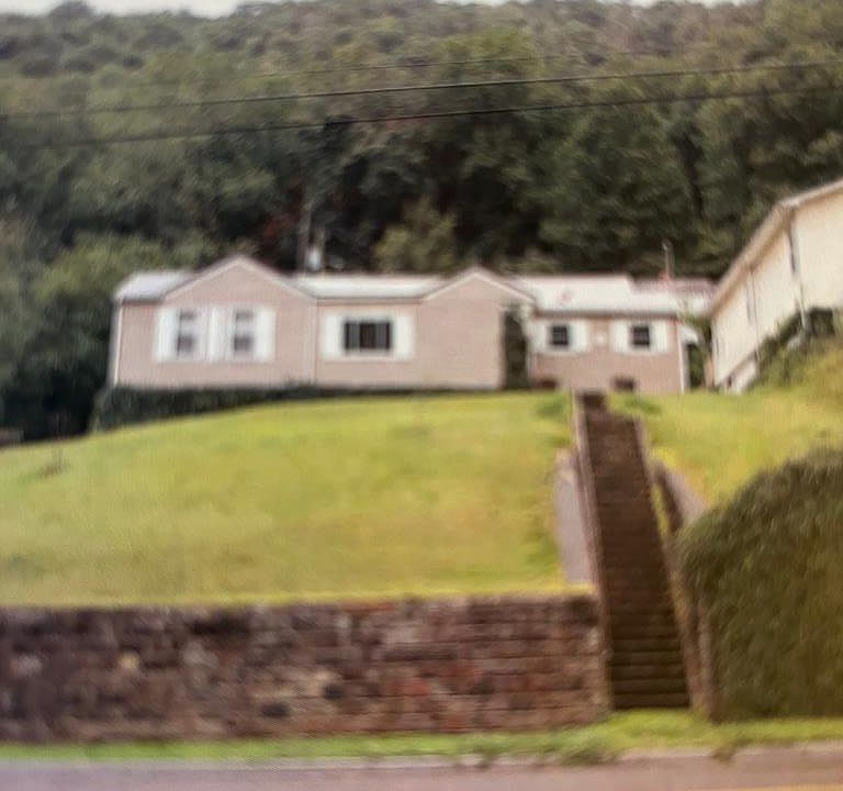 1st image of 1100 Russell Hill St