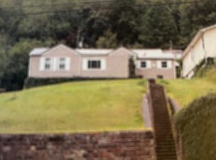 1100 Russell Hill St, Grundy, VA 24614