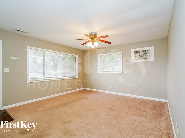 10408 Bradbury Dr — Photo 3