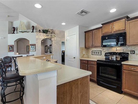 5th image of 4108 NW 35th St