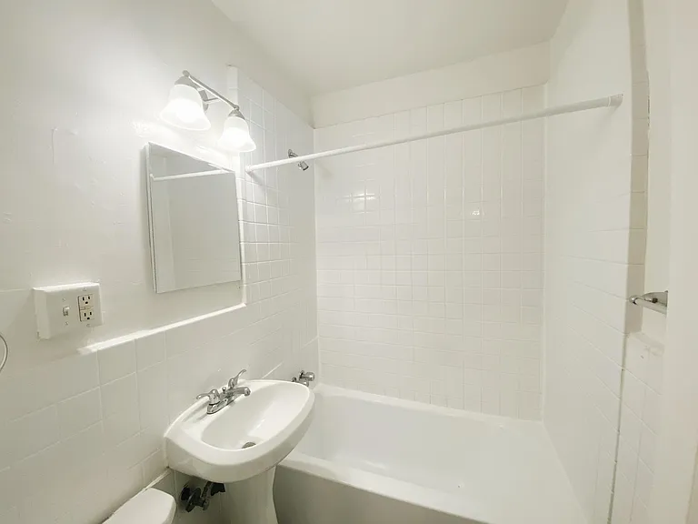 St. Regis Apartments — Photo 16