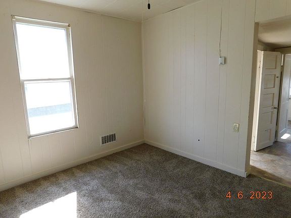 2nd image of 802 E 6th St #8