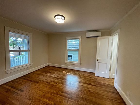 5th image of 905 W McGee St APT D