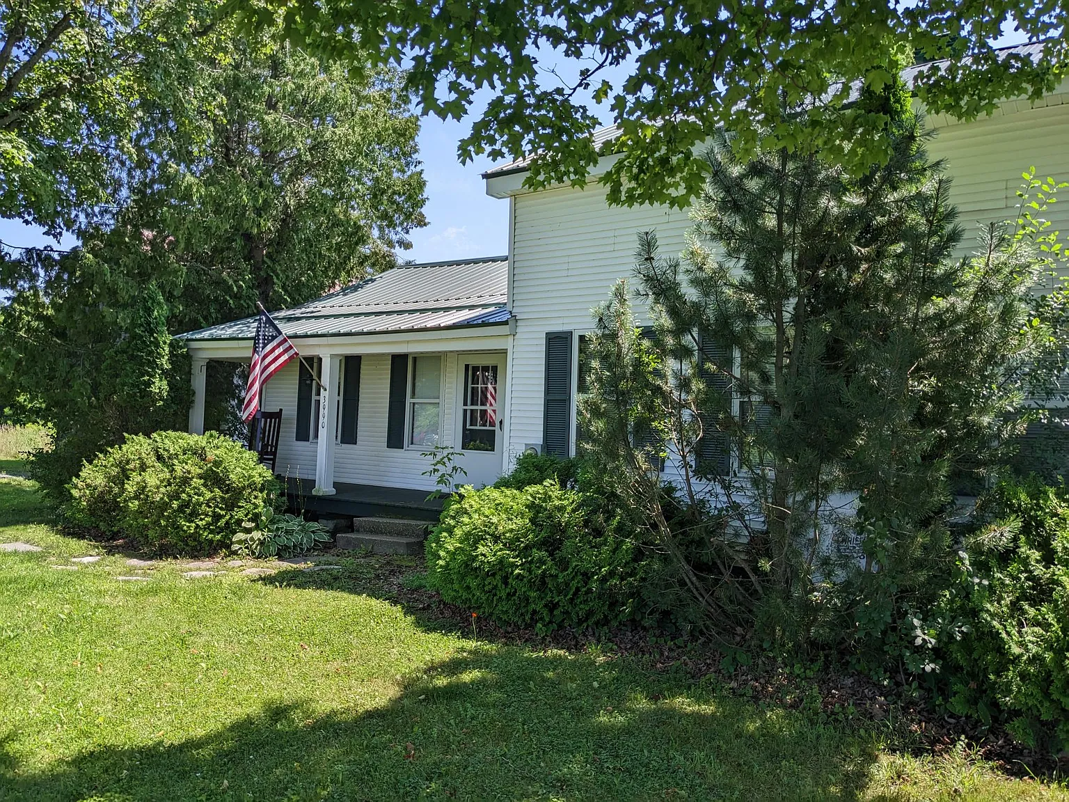 3 bed, 1821 sqft, $2,200 — Photo 2