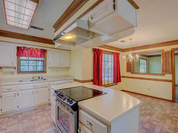 5th image of 8986 Latimer Dr