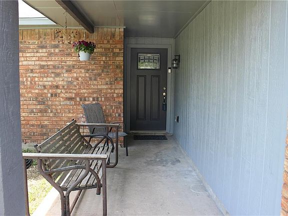 3rd image of 216 Long Canyon Dr