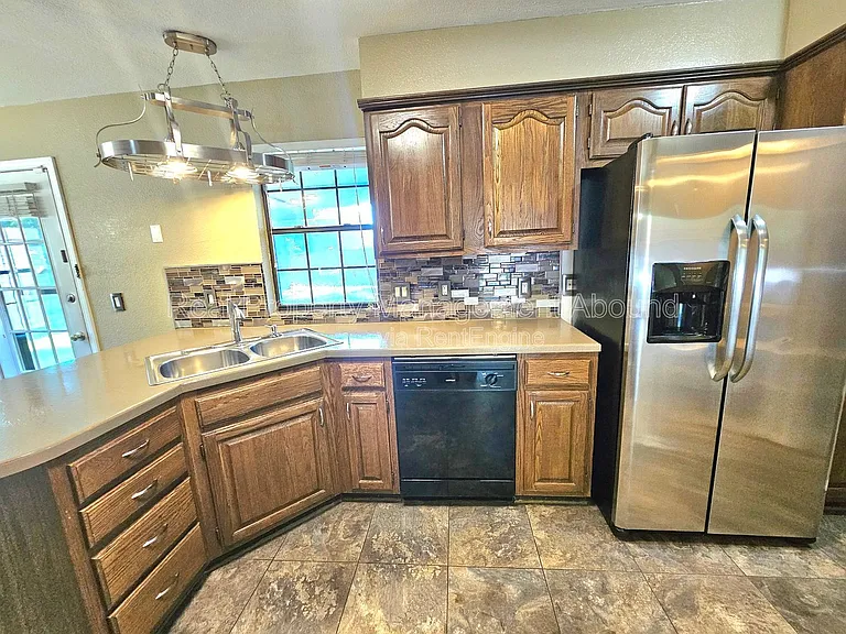 1811 W Gulfport Cir — Photo 9