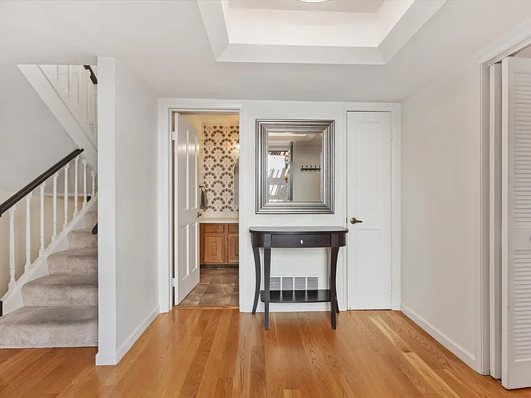 9 Heritage Ct — Photo 4