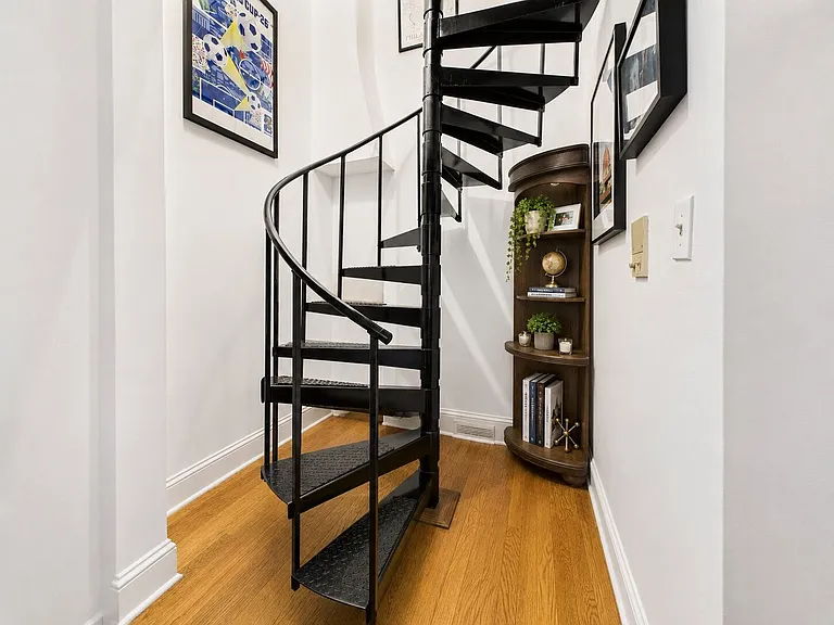 1738 Green St — Photo 17