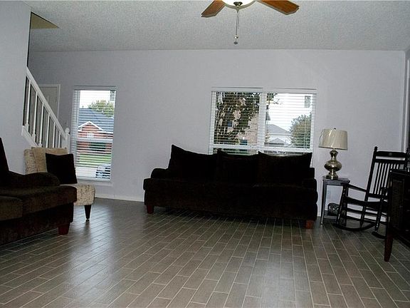 4th image of 6810 Silverlake Dr