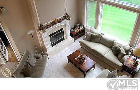 Great Rm w/ Gas Fireplace
