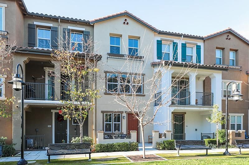 1st image of 588 Messina Gardens Ln