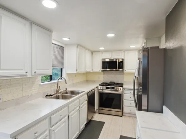 8710 Independence Ave APT 301, Canoga Park, CA 91304