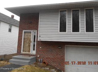 112 7th St, Blakely, PA 18447