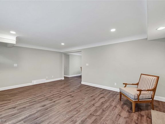 4th image of 25118 Carey Ln