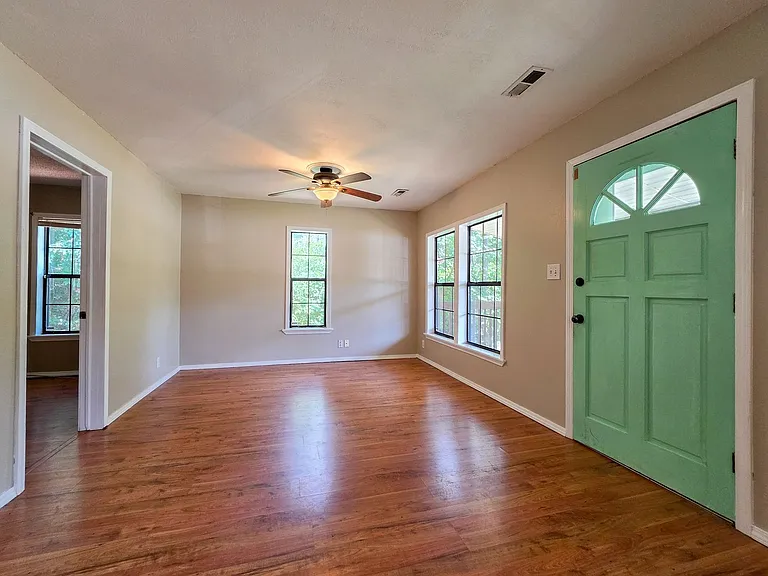 1505 N Garland Ave — Photo 4