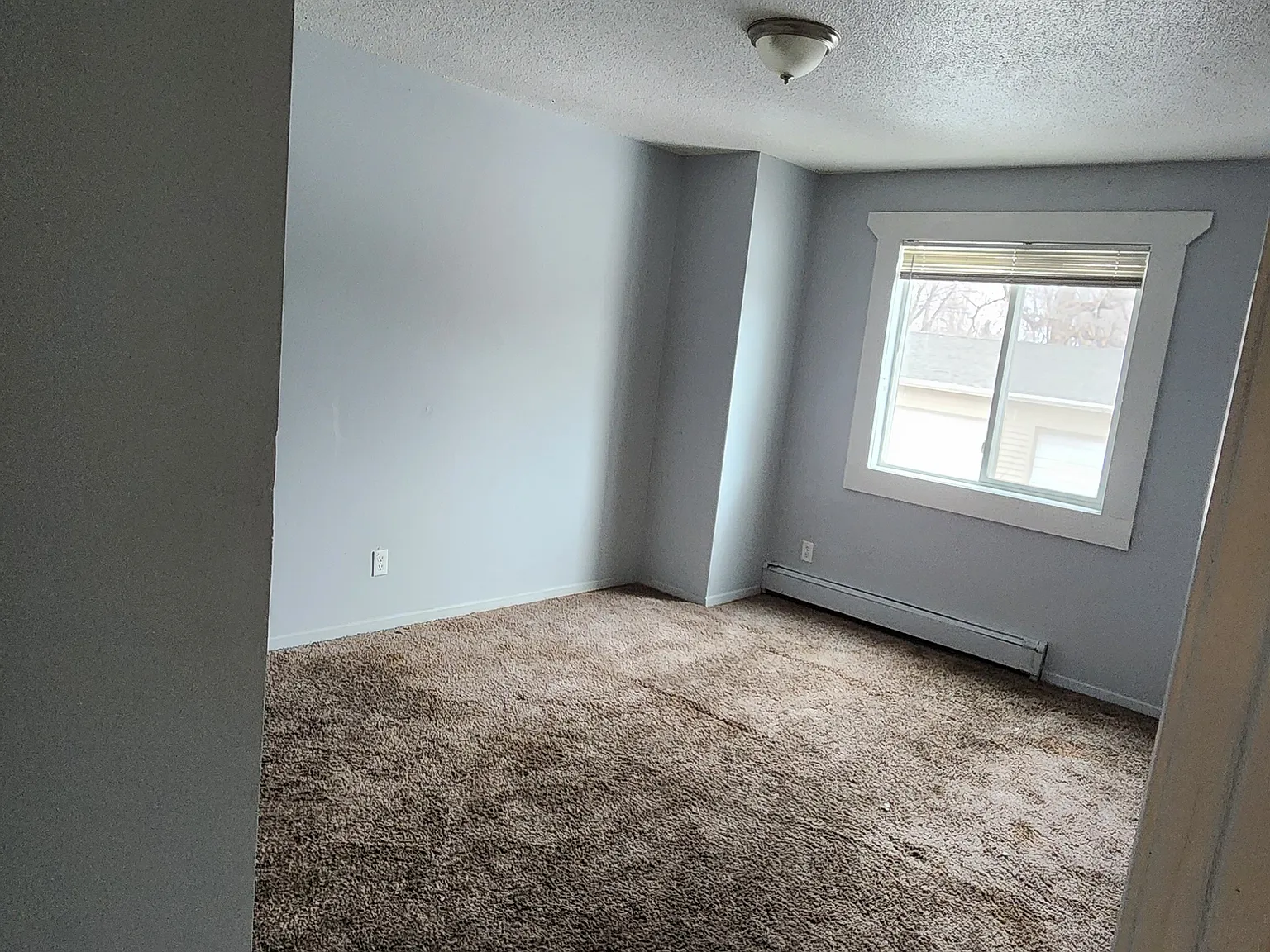 3 bed, 780 sqft, $1,200 — Photo 4