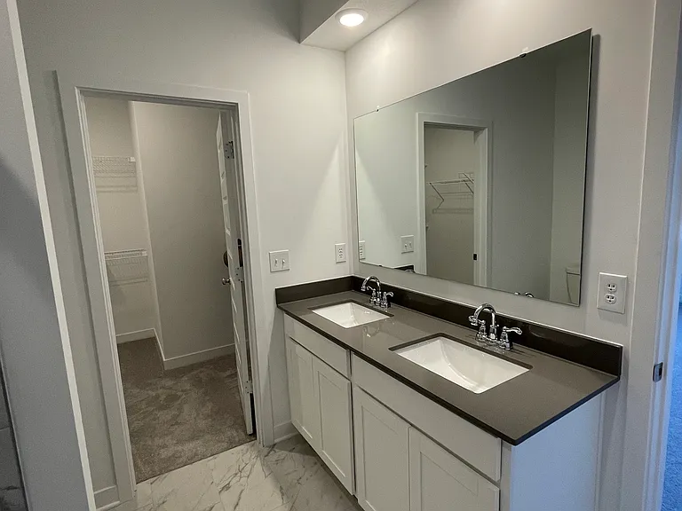 532 Lincoln Cir W — Photo 20