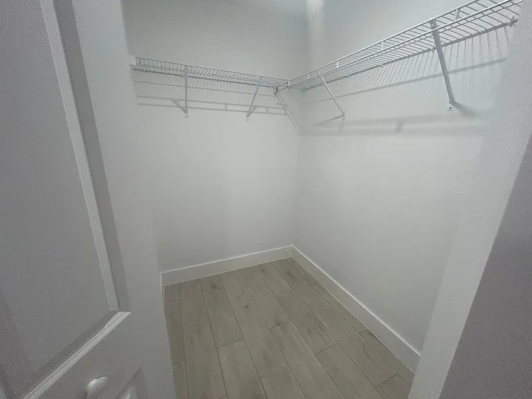 2524 NE 1st Pl — Photo 8