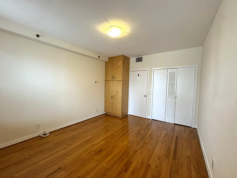 4544 Vernon Blvd #2 — Photo 11