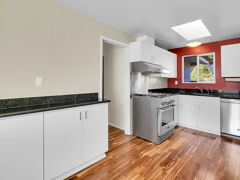 12816 SE 4th Pl — Photo 8
