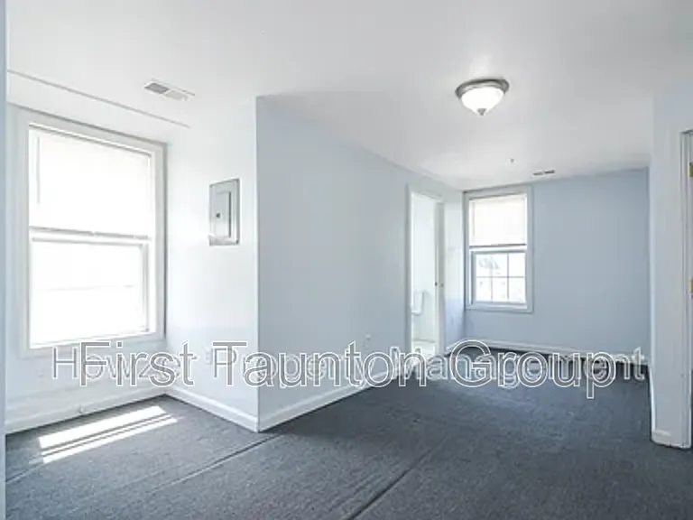 458 Weir St #5 — Photo 2