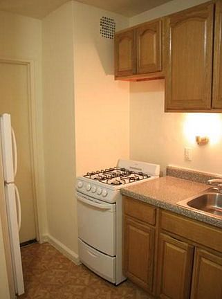 5th image of 48 Saint Pauls Pl APT 4H